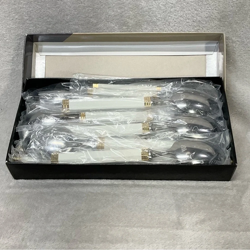 Mikasa Navarro G2590 Flatware 20 Piece Set White & Gold Jack Lenor Larsen